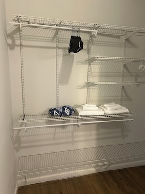 Interior - Welcome to your cozy full-studio basement suite offers comfort and privacy (Stone Mountain)