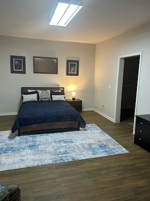 1 bedroom, WiFi, bed sheets - Welcome to your cozy full-studio basement suite offers comfort and privacy (Stone Mountain)