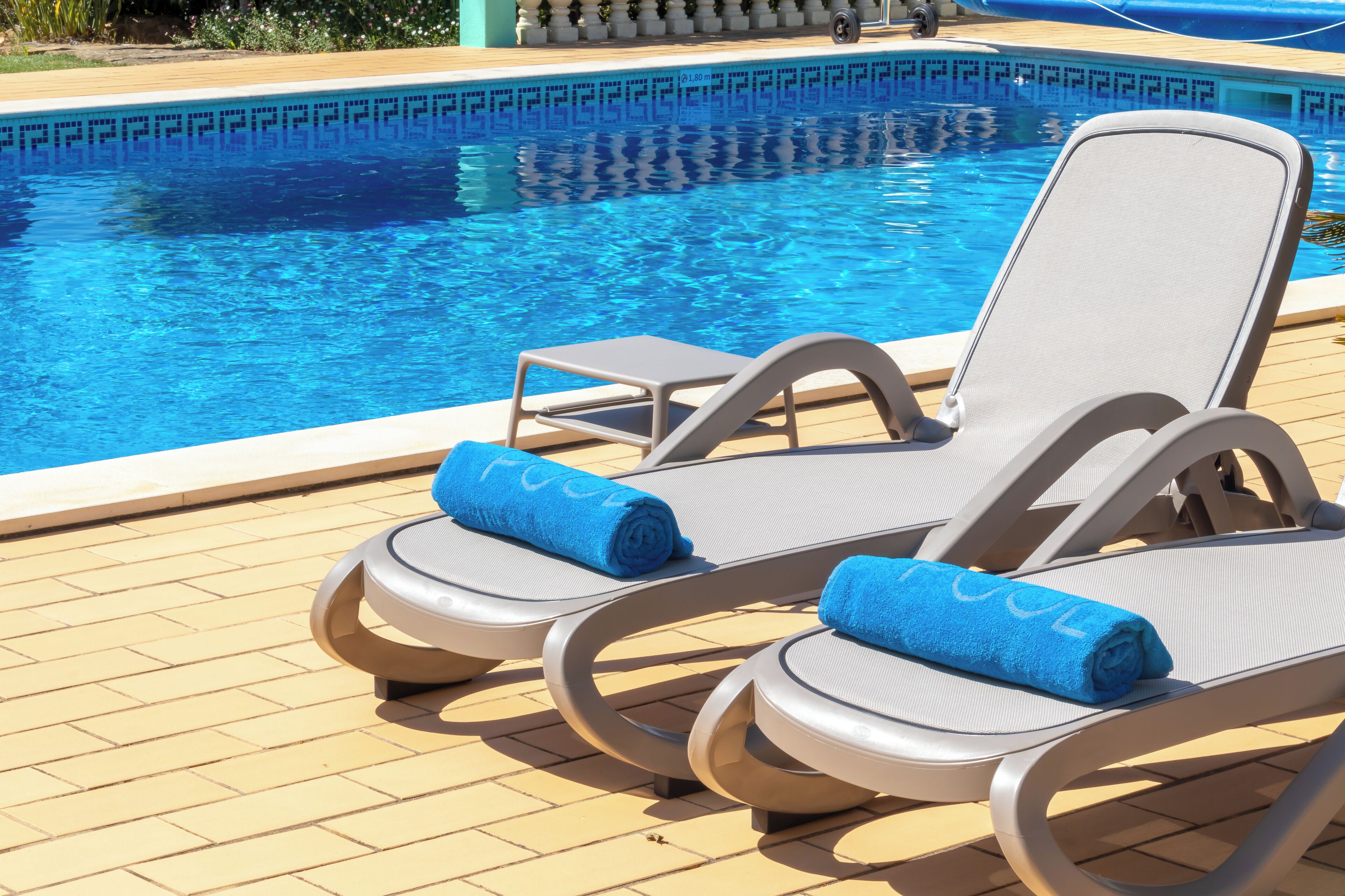 حمّام سباحة خارجي، حمّام سباحة مُدفَّأ