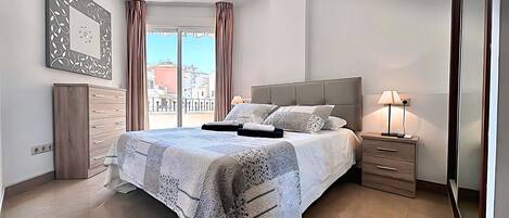 Iron/ironing board, Internet, bed sheets