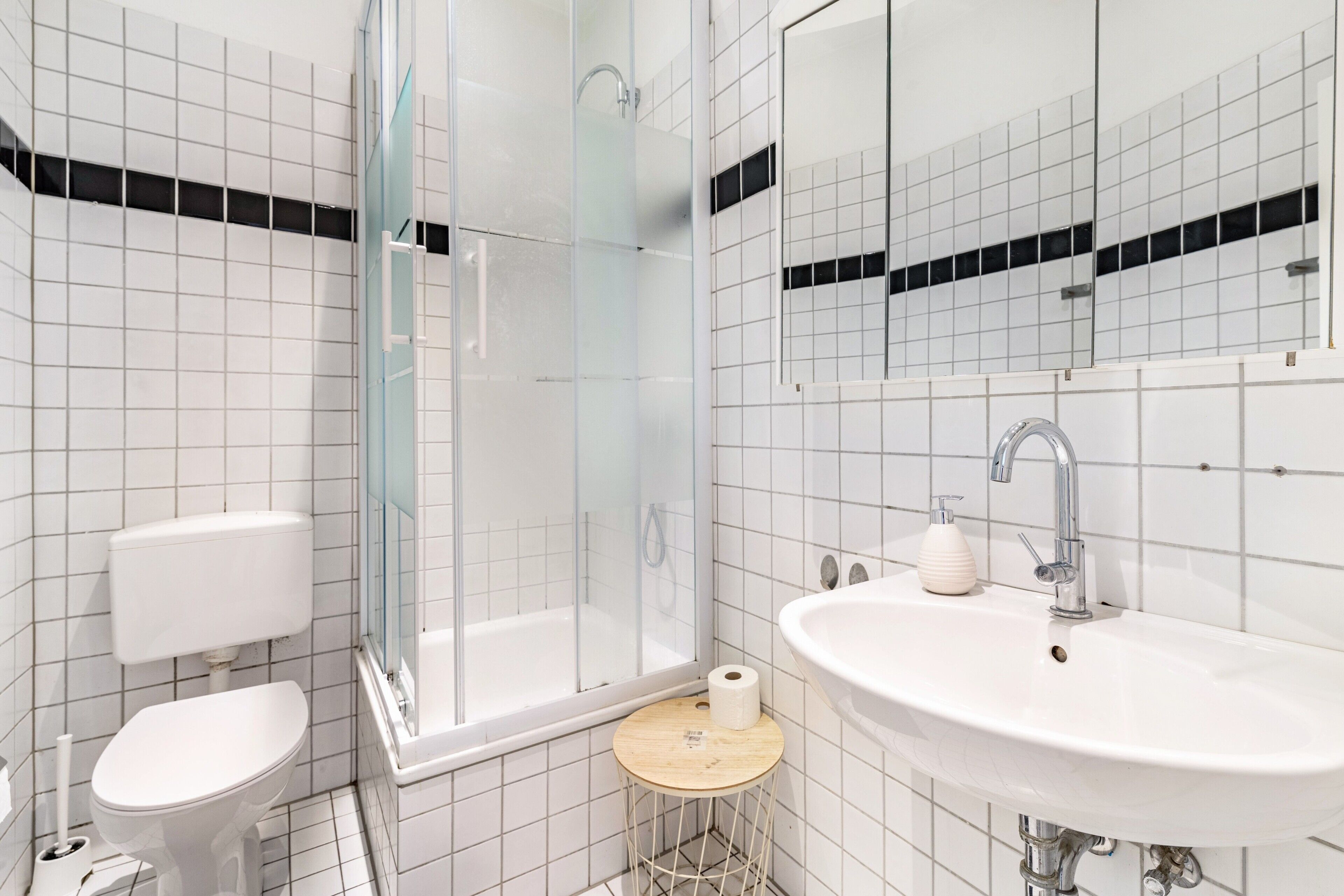 Een douche, een haardroger, handdoeken