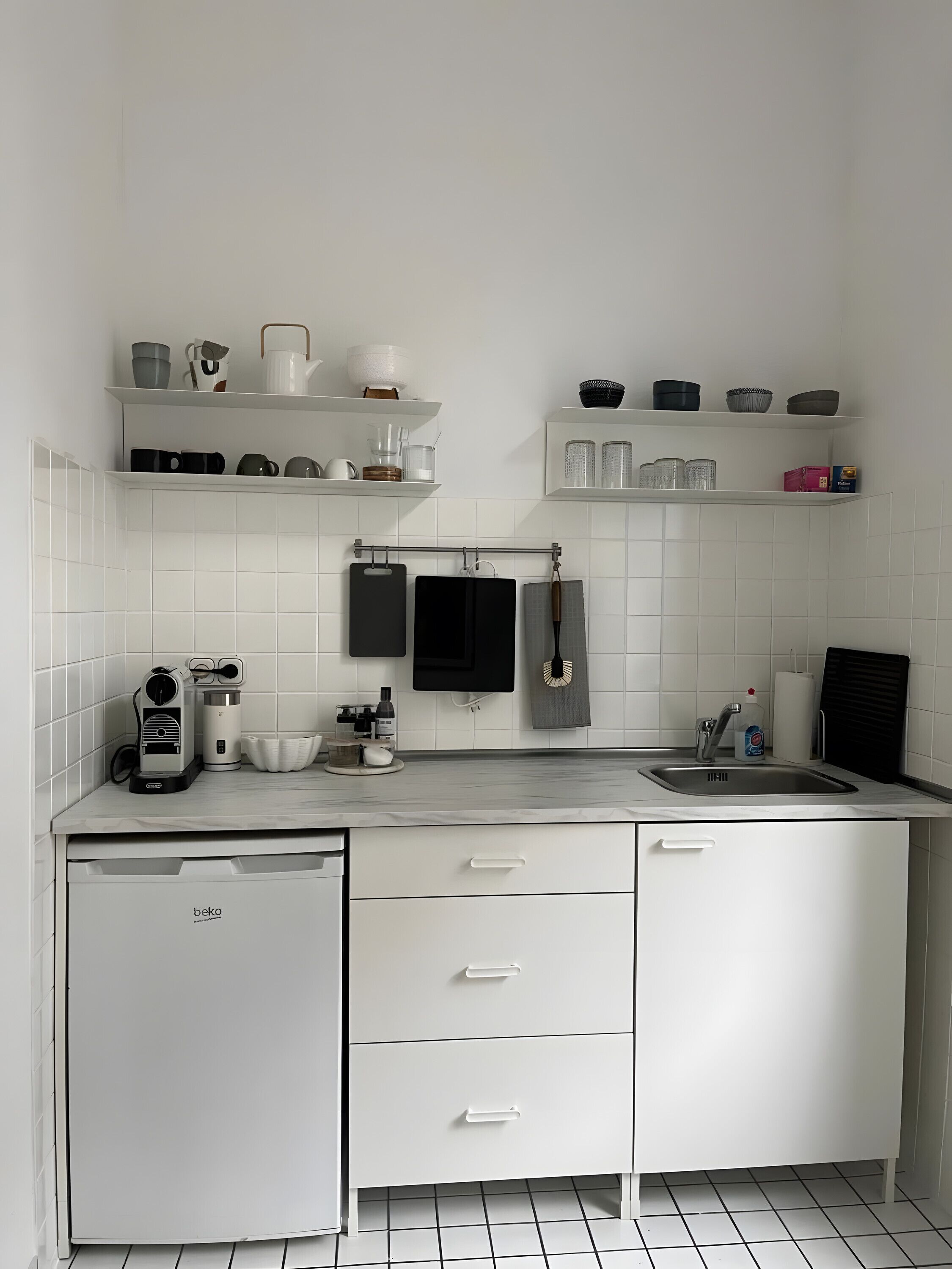 Een koelkast, een magnetron, een kookplaat