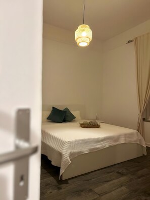 Iron/ironing board, WiFi, bed sheets - Apartment 'Citylife' with Wi-Fi (Viersen)