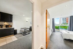 Interior - O2 & ExCeL Modern 1-Bedroom Waterfront Flat • Sleeps 4 (London)