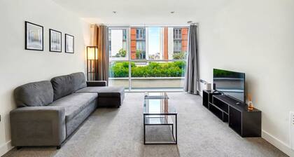 O2 & ExCeL Modern 1-Bedroom Waterfront Flat • Sleeps 4