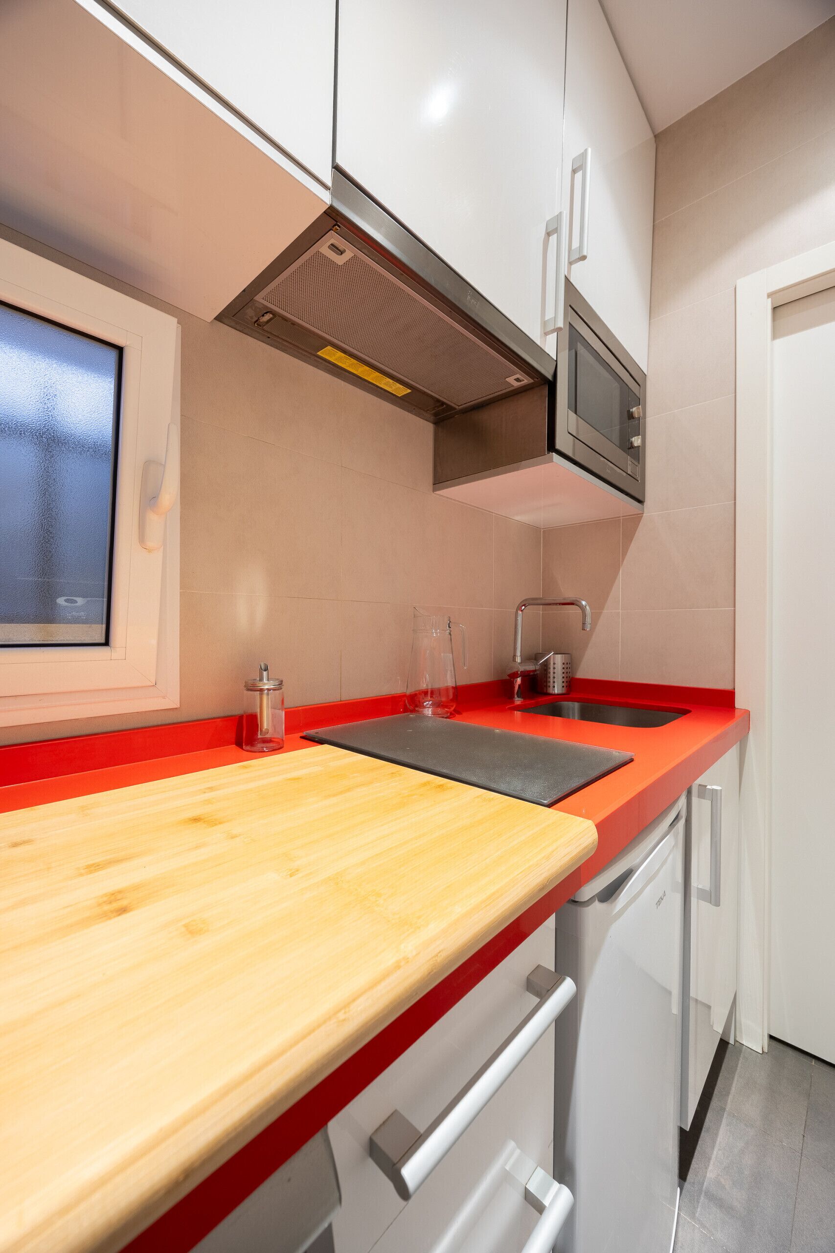 Fridge, oven, toaster, cookware/dishes/utensils