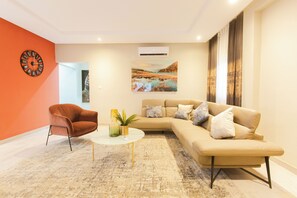 Smart TV - Spacious 3-bedroom house in Accra (Achimota)