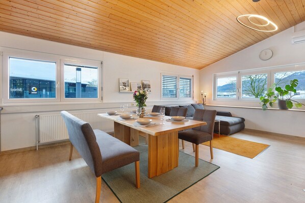 Dining - Apartment 'Motel Ambiente – 4 Rooms, 2 Bathrooms' with Wi-Fi and Air Conditioning (Bad Säckingen)