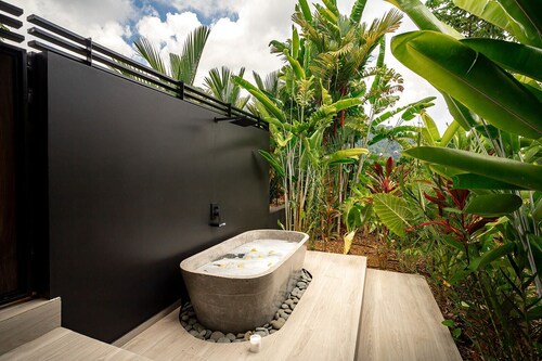 Glass Villa in Rainforest 3 Bedroom, 2 Jungle/Ocean View Pools, Game Room, Gym