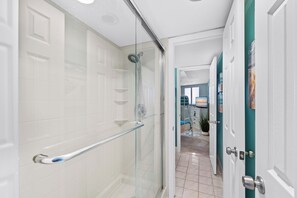 Shower, towels - Golden Sands 1812 by Seaside Vacations & Sales (Ocean City)