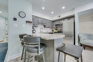 Fridge, microwave, oven, stovetop - Hawaiian Village 106 by Seaside Vacations & Sales (Ocean City)