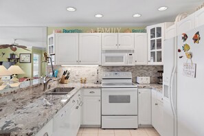 Fridge, microwave, oven, stovetop - Heron Harbour C103 by Seaside Vacations & Sales (Ocean City)
