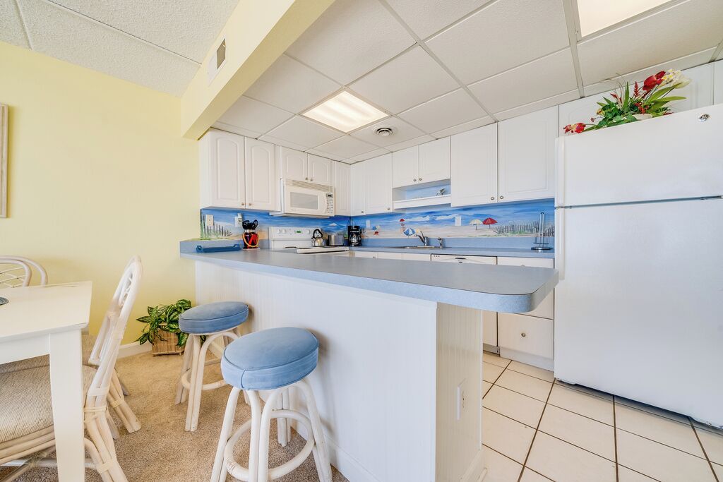 Kjøleskap, mikrobølgeovn, ovn og kokeplater