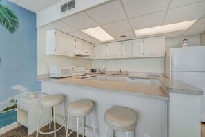 Coffee/tea maker, fridge, microwave, oven - Sea Gate 803 by Seaside Vacations & Sales (Ocean City)