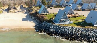 Leilas Chalet Lakeview - Resort Amenities & Beach