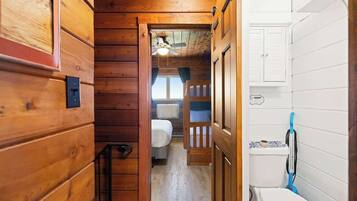 Fer et planche Ă repasser, Wi-Fi, draps fournis