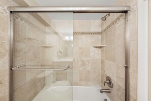 Douche, serviettes fournies