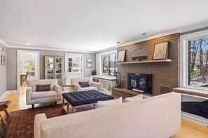 TV, fireplace, offices - The Farmhouse at Historic 33 Acre Berrywood Farm (Three Oaks)