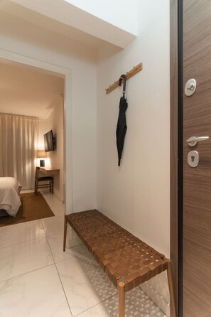 Desk, iron/ironing board, WiFi, bed sheets - Prime Location Kolonaki Burrow (Athens)