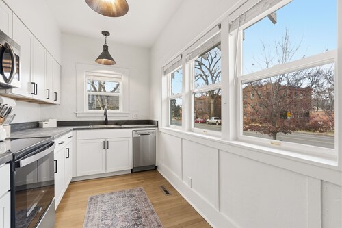 Mathews House | 4 King Beds Near CSU & Old Town