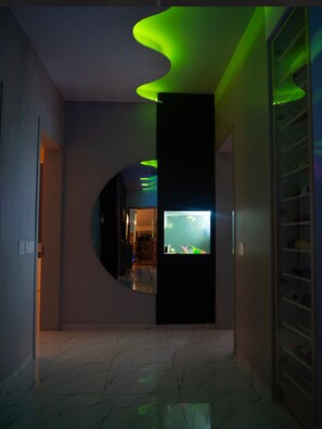 المنشأة من الداخل