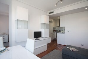 Interior - Oceanic - Views of the Hemisfèric, Pool and Gym (Valencia)