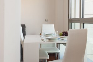 Dining - Oceanic - Views of the Hemisfèric, Pool and Gym (Valencia)