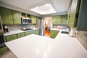 Micro-ondas, fogão, cooktop, lava-louças