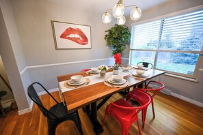 Dining - Spacious 5 Bedroom House in Centennial near Southglenn Country Club (Centennial)