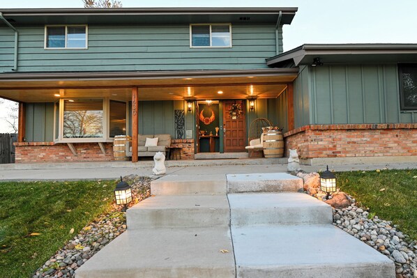 Exterior detail - Spacious 5 Bedroom House in Centennial near Southglenn Country Club (Centennial)