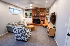 TV, fireplace - Spacious 5 Bedroom House in Centennial near Southglenn Country Club (Centennial)