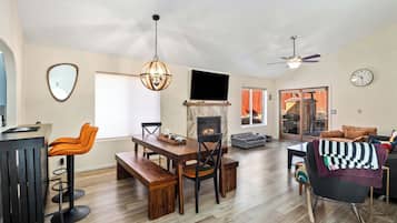 Télévision, cheminée