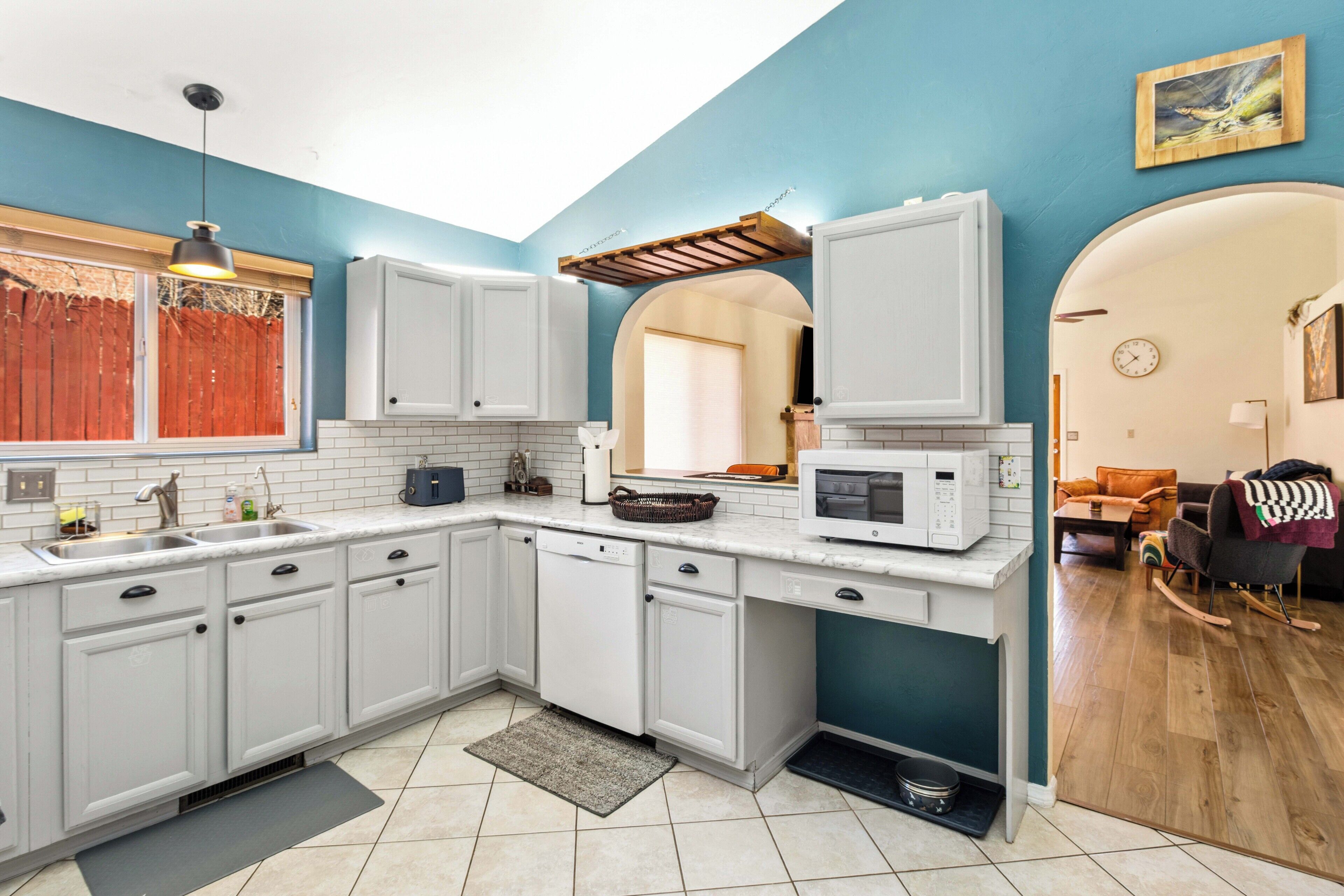 Micro-ondes, four, plaque de cuisson, lave-vaisselle