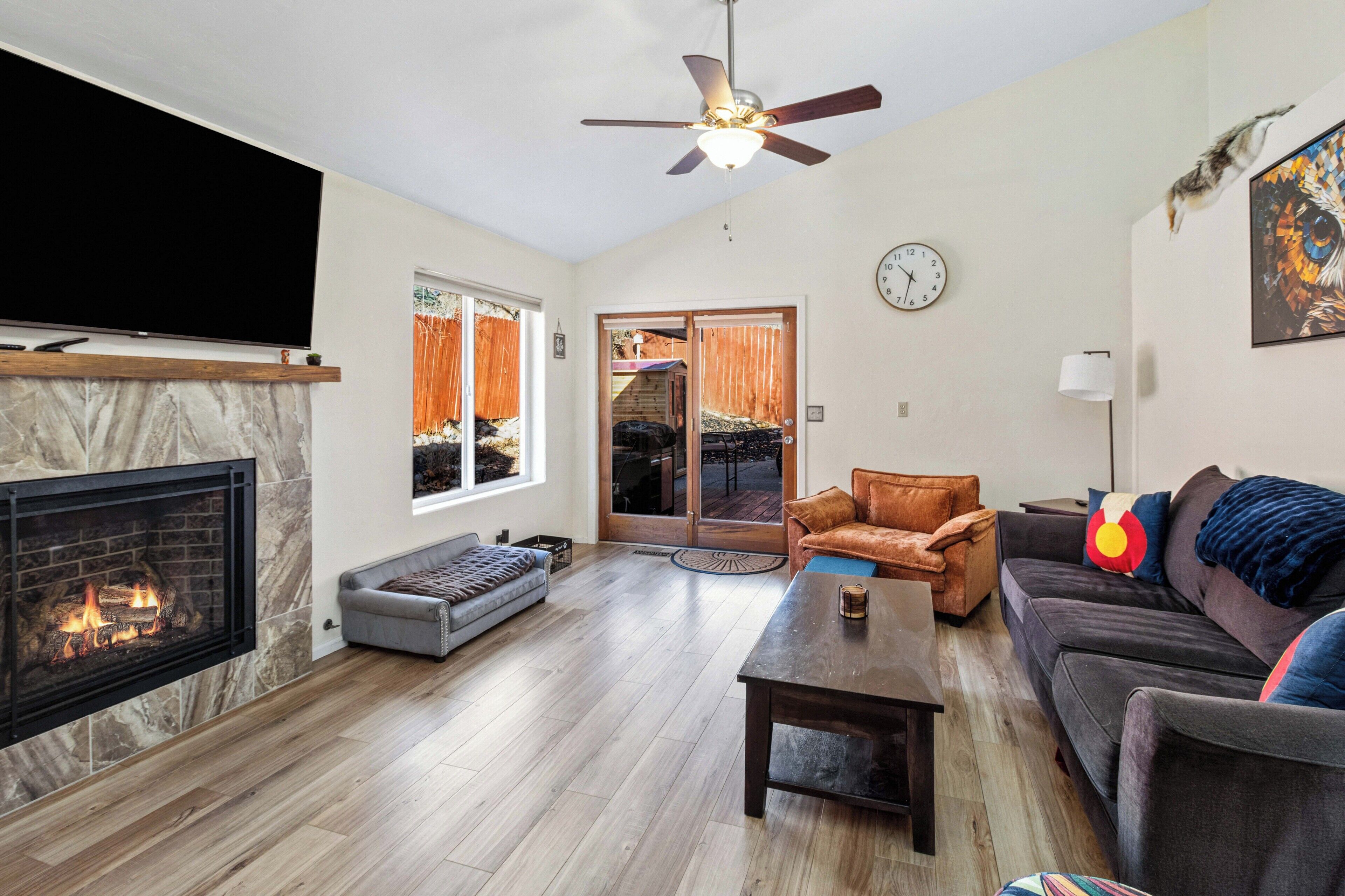 Télévision, cheminée