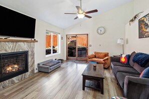 Televisión, chimenea