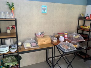 Free daily buffet breakfast