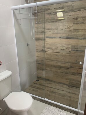 Family Suite, Courtyard View | Bathroom