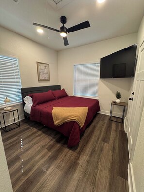 Room - Cozy 1-bedroom house 15 from DT San Antonio (San Antonio)