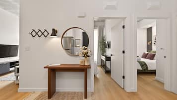 2 bedrooms, desk, iron/ironing board, WiFi