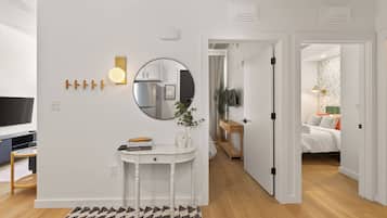 2 soverom, skrivebord, strykejern/-brett og wi-fi (inkludert)