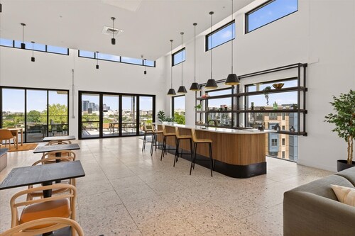 Light filled new 2 BR in the heart of Charlotte's dynamic South End. Steps to the Rail Trail + Light Rail = easy access to Uptown events. Rooftop Lounge w/ skyline views, and luxe shared co-working spaces. Perfect for work,  play or extended stay.