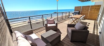 Prestigious beachfront property - Immersive view terrace - WIFI - Parking