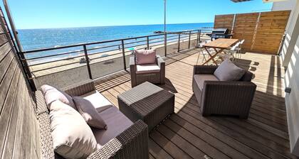 Prestigious beachfront property - Immersive view terrace - WIFI - Parking