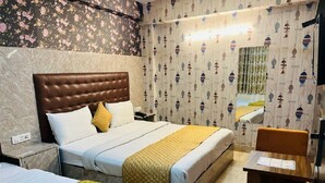 Superior Double or Twin Room, Balcony, City View | Desk, laptop workspace, soundproofing, iron/ironing board - Hotel Classic Park (New Delhi)