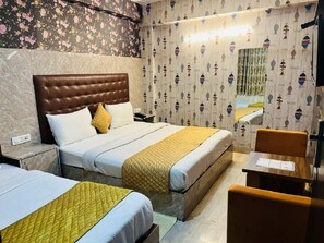 Superior Double or Twin Room, Balcony, City View | Desk, laptop workspace, soundproofing, iron/ironing board - Hotel Classic Park (New Delhi)