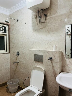 Superior Double or Twin Room, Balcony, City View | Bathroom | Shower, free toiletries, hair dryer, slippers - Hotel Classic Park (New Delhi)