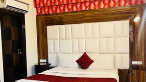 Superior Double or Twin Room, Balcony, City View | Desk, laptop workspace, soundproofing, iron/ironing board - Hotel Classic Park (New Delhi)