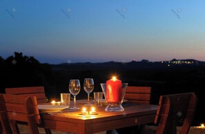 Outdoor dining - Natural retreat: Quiet villa perfect for families and couples. 2 double beds. (Figari)