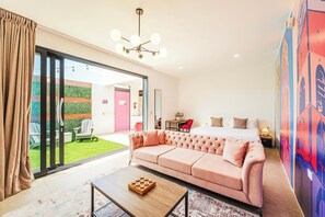 Zimmersafe, Schreibtisch, kostenloses WLAN, Bettwäsche