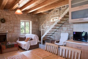 TV, offices - Pantanassa Villas - Erato with Sea View (Agia Marina)